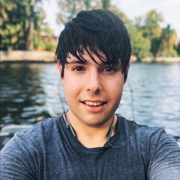 Profile Picture of Justin Helmick (@howwls) on Poshmark