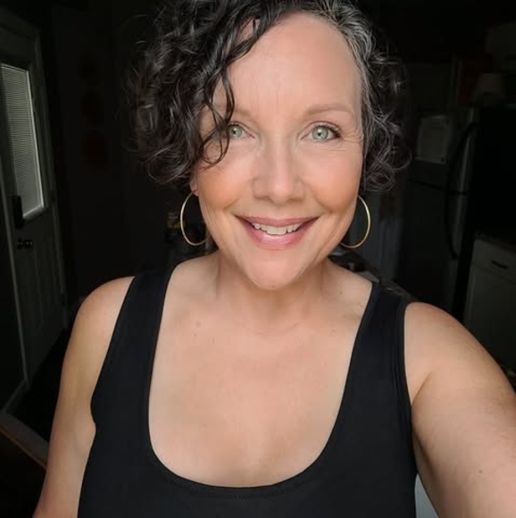 Profile Picture of Kimberly Soderberg (@ksoderberg10) on Poshmark