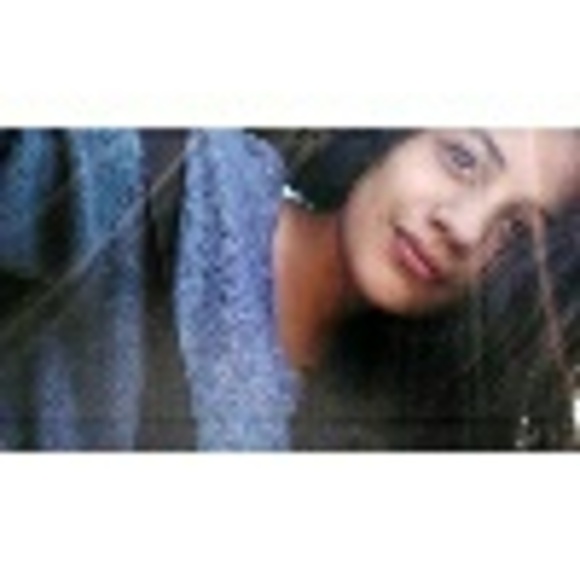 Profile Picture of Daniella Ytuarte (@daniellarosey) on Poshmark