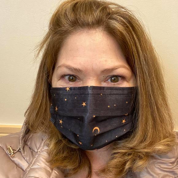 Profile Picture of Lisa Turner (@roxyandbatman) on Poshmark