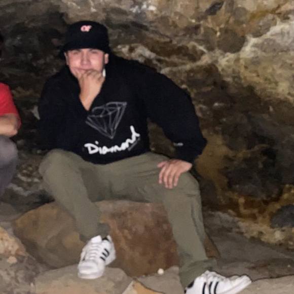 Profile Picture of Fernando Gomez (@madalatirulz2) on Poshmark