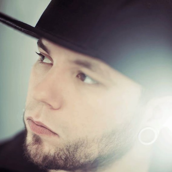 Profile Picture of Derek Grosskurth (@truthseekah) on Poshmark