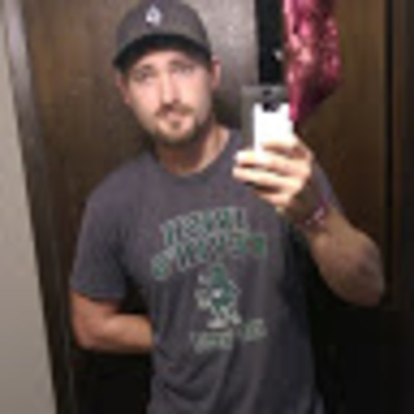 Profile Picture of Kevin Gill (@gillk4x4) on Poshmark