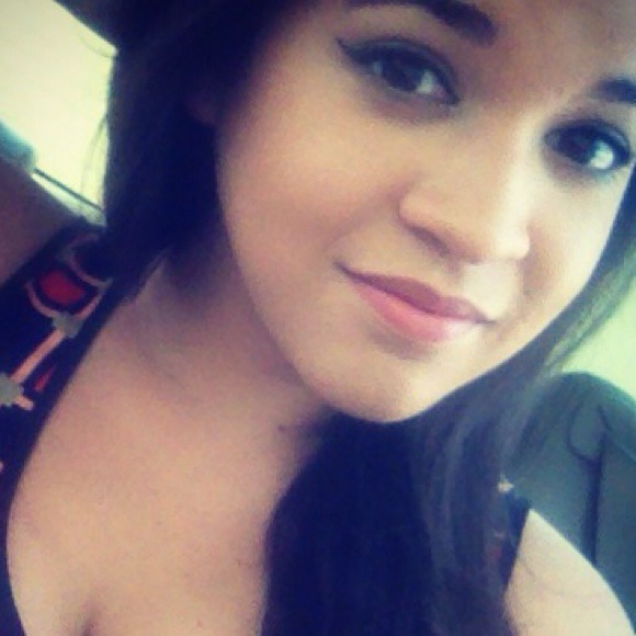 Profile Picture of Courtney Sambilay (@cks1828) on Poshmark