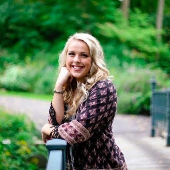 Profile Picture of Brooke Wyatt (@brooke_wyattt3) on Poshmark
