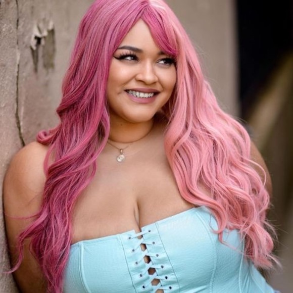 Profile Picture of Paola Paolaroid (@thepaolaroids) on Poshmark