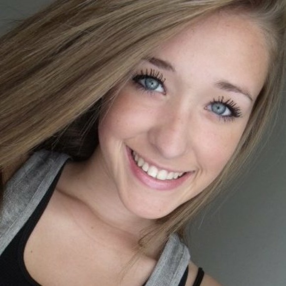 Profile Picture of Katie Decker (@katlyneliza) on Poshmark