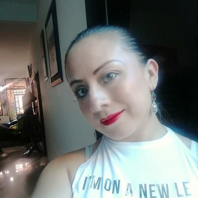 Profile Picture of Nidia Solano (@nidiasoles) on Twitter