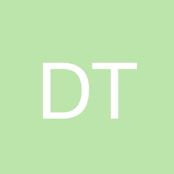Profile Picture of Daryn Tucker (@daryn128) on Poshmark