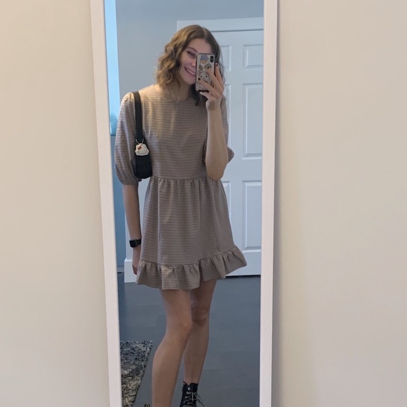 Profile Picture of Hannah Chivilo (@hannah_chivilo) on Poshmark