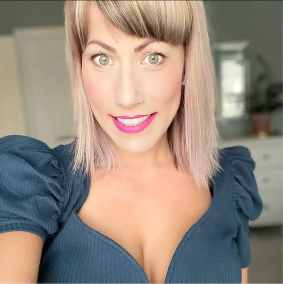 Profile Picture of Nicole Jankus (@nicole_jankus) on Poshmark
