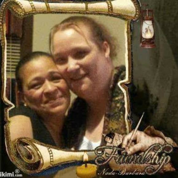 Profile Picture of Amy Howe (@deezle14) on Poshmark