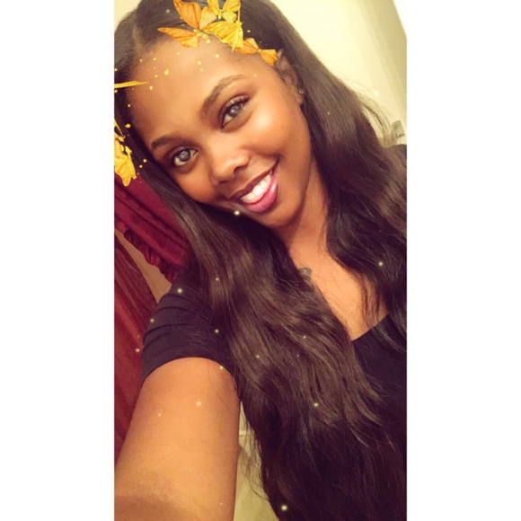 Profile Picture of Adriana Broadnax (@adriannaloretta) on Poshmark