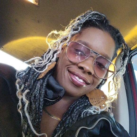 Profile Picture of Janell Carrell (@carrelljanell) on Poshmark