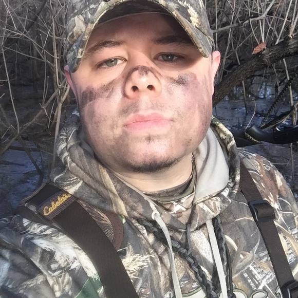 Profile Picture of Thomas Hernandez (@thomashernan517) on Poshmark