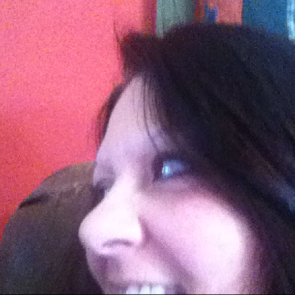 Profile Picture of Kim Fryer (@kimieie) on Poshmark