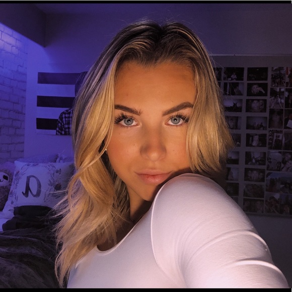 Profile Picture of Abby Taillefer (@abbytaillefer) on Poshmark