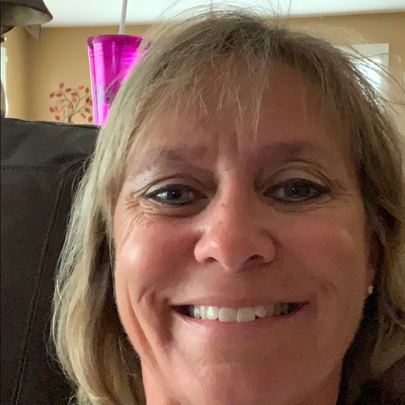 Profile Picture of Cindy Eischeid (@cindyeischeid) on Poshmark