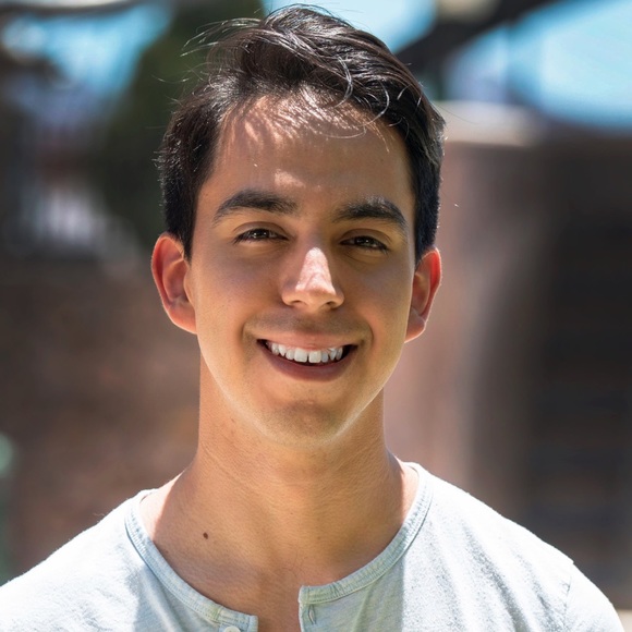 Profile Picture of Quincy Oshiro (@quincyoshiro) on Poshmark