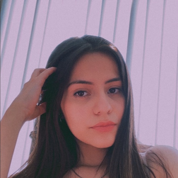 Marian Olivarria - Poshmark Profile Picture of Marian Olivarria (@marian2701) on Poshmark
