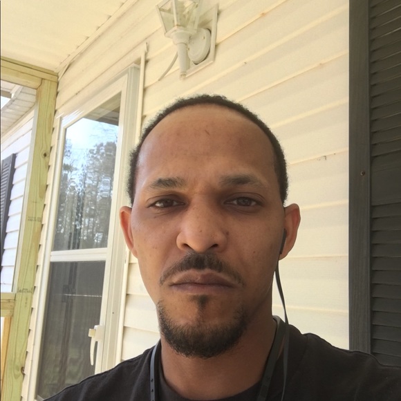 Profile Picture of Brandon Tanner (@brandontaner15) on Poshmark