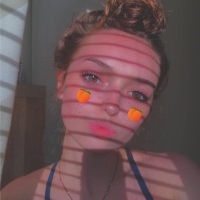 Profile Picture of Emma Schultz (@EmmKate3) on Twitter