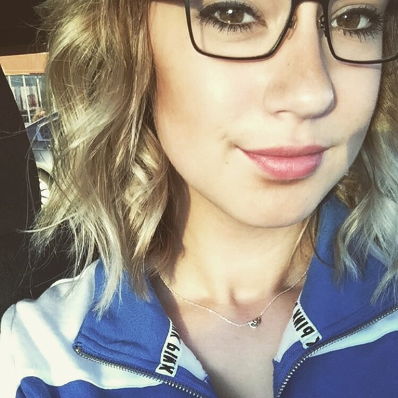 Profile Picture of Tabbitha Bierig (@tabbaranks) on Poshmark