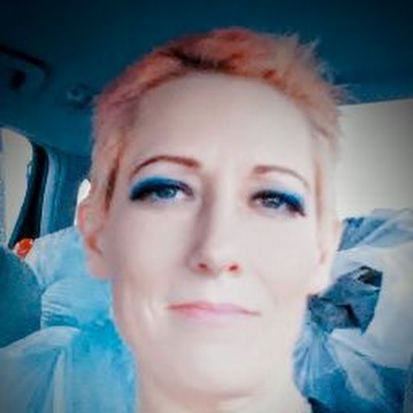 Profile Picture of Tera Long (@bunnybazaar15) on Poshmark