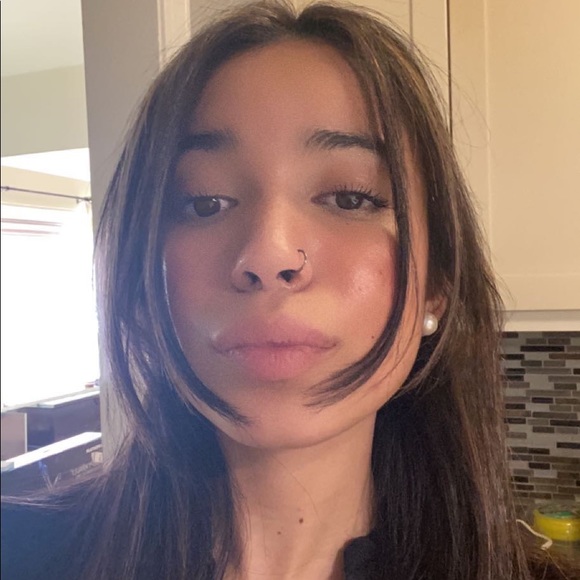 Profile Picture of Paula Bathalon (@paulabathalon) on Poshmark