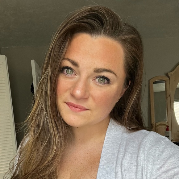 Profile Picture of Julia Mcdevitt (@julia_mcdevitt) on Poshmark