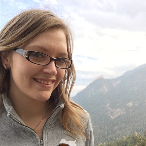 Profile Picture of Erin Hockinson (@erinhockinson) on Poshmark