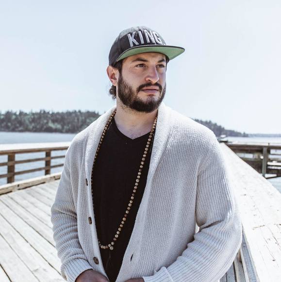 Profile Picture of Michael Montano (@michaelmontano) on Poshmark