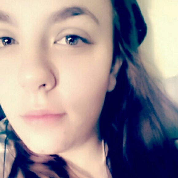 Profile Picture of Samantha Kellagher (@sammiejammie21) on Poshmark