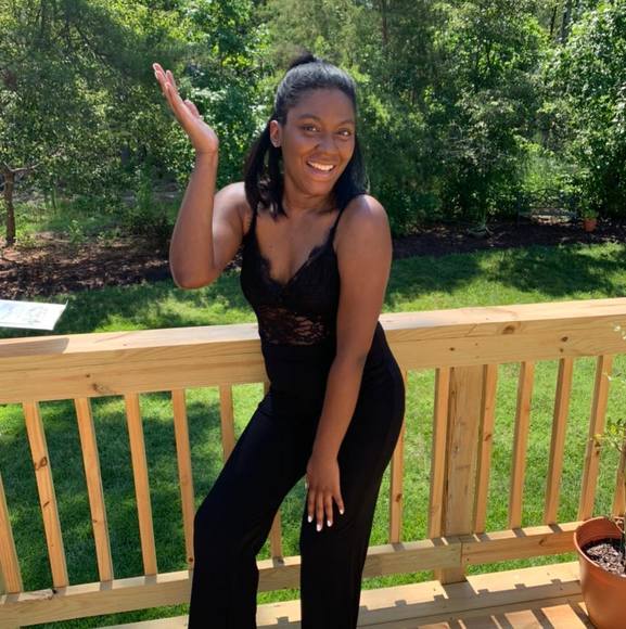 Profile Picture of Alexia Edwards (@alexiaedwards) on Poshmark