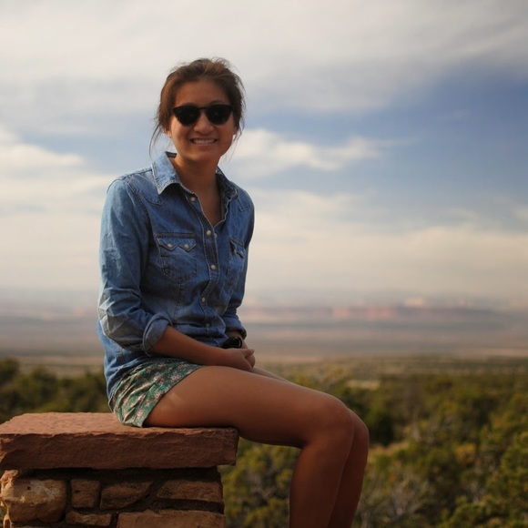 Profile Picture of Andrea Chow (@andrea_chow) on Poshmark