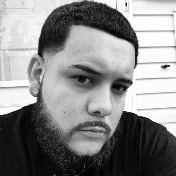 Profile Picture of Jrreyes Jrreyrs (@noereyes55) on Poshmark