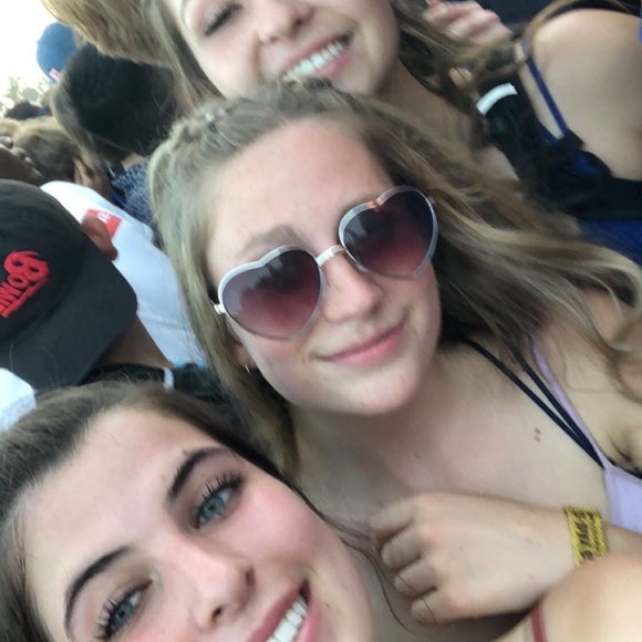 Olivia Oconnell - Poshmark Profile Picture of Olivia Oconnell (@oliviaoconnelll) on Poshmark