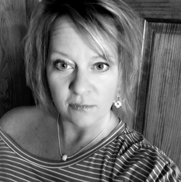 Profile Picture of Nyree Wesseler (@nyreewesseler) on Poshmark