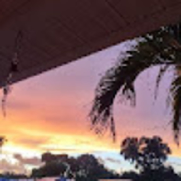 Profile Picture of Debra Stevens (@stevensdebra687) on Poshmark