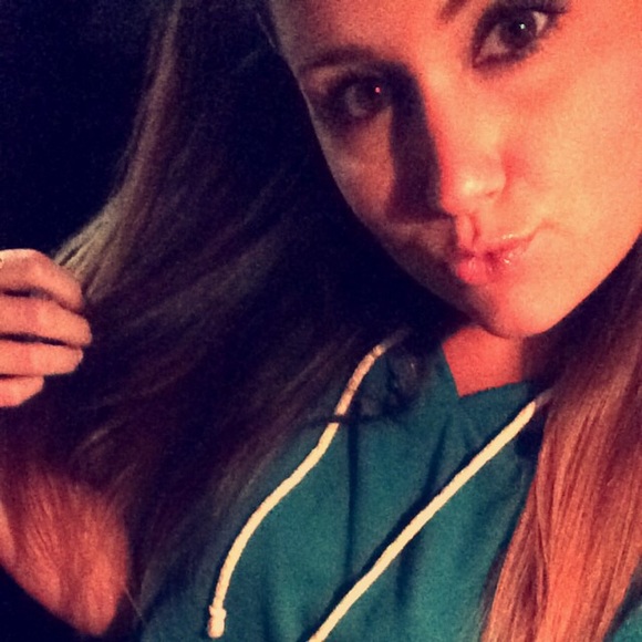 Profile Picture of Kayla Eassey (@eassey28) on Poshmark