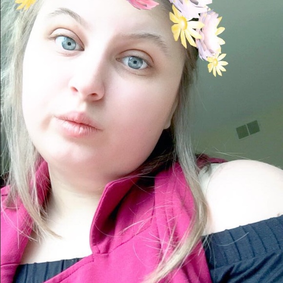 Profile Picture of Therese Kolodzik (@mtheresek) on Poshmark