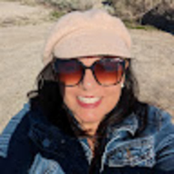 Profile Picture of Tanya Schroeder (@tanyaschroed747) on Poshmark