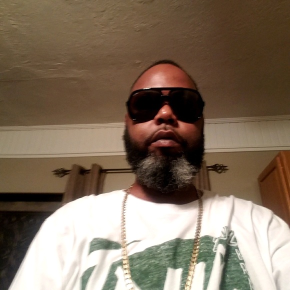 Profile Picture of Kevin Crowell (@kevin384) on Poshmark