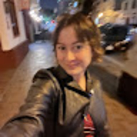 Profile Picture of Ashlynn Calabrase (@ashcalabrase) on Poshmark