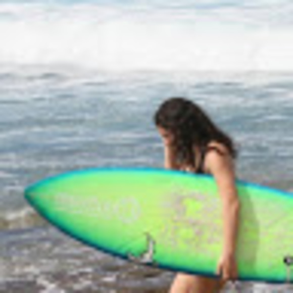 Profile Picture of Rosey Weaver (@surfergrl202040) on Poshmark