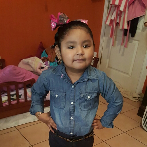 Profile Picture of Daniela Nava (@daninava) on Poshmark