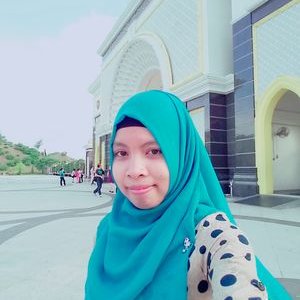 Profile Picture of Layla Emuang (@EmuangLayla) on Twitter