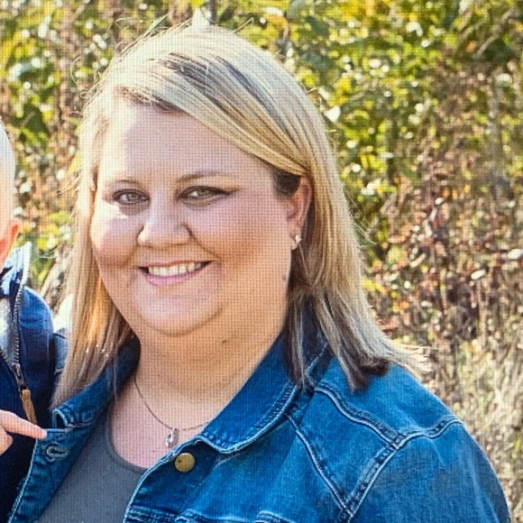 Leanne Hilligas - Poshmark Profile Picture of Leanne Hilligas (@llhilly2018) on Poshmark