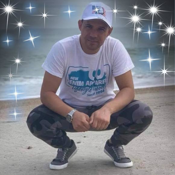 Profile Picture of Milu Sap (@milucostache85) on Poshmark