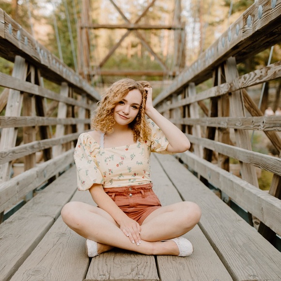 Profile Picture of Ariel Dillon (@arieldillon7483) on Poshmark
